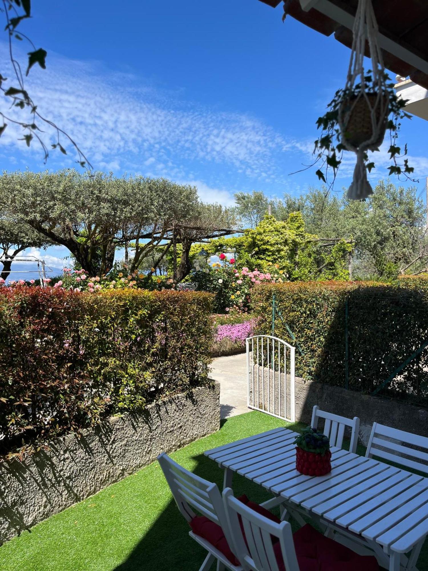 Sorrento Garden Hotel ภายนอก รูปภาพ